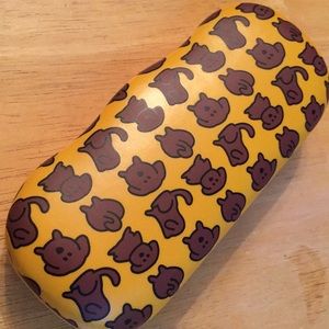 Glasses case with dogs